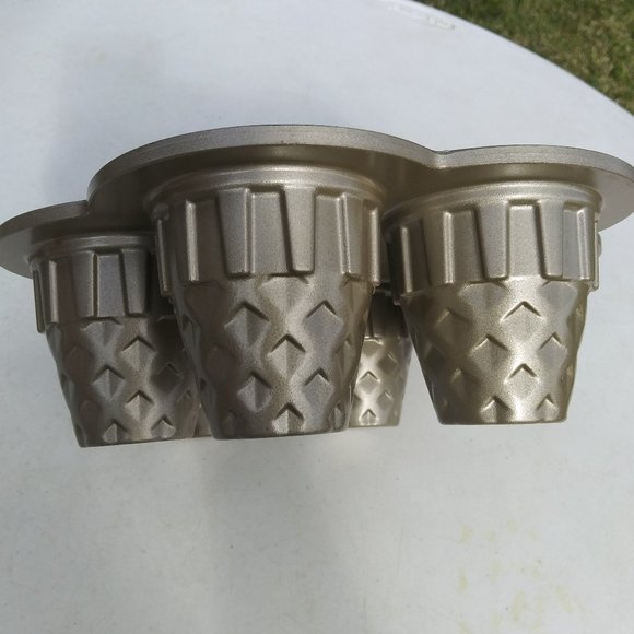 Nordic Ware Ice Cream Cone Cupcake Pan 4.5 Cups - Picture 3 of 7